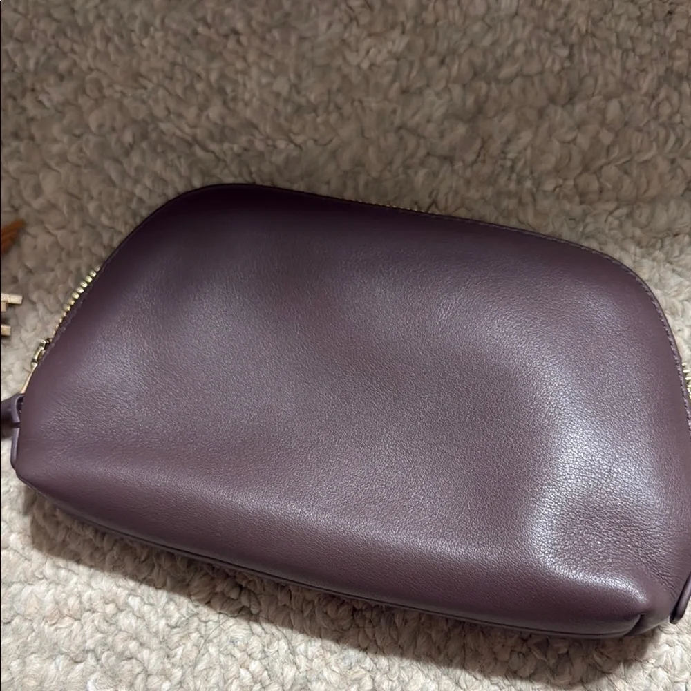 Tumi - Picture 3 of 3